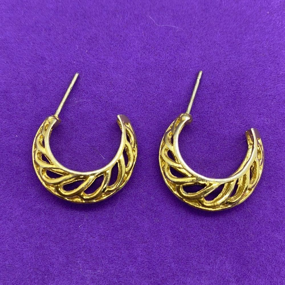 ๐โGoldย ToneโCrescentโHoopโEarrings